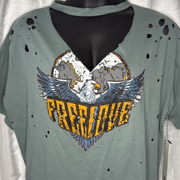 Iris Women’s 3X NWOT Distressed Graphic FREE LOVE Eagle Short Sleeve T Shirt - Picture 4 of 8